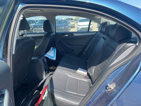 Used 2017 Volkswagen Jetta SE FWD image 10