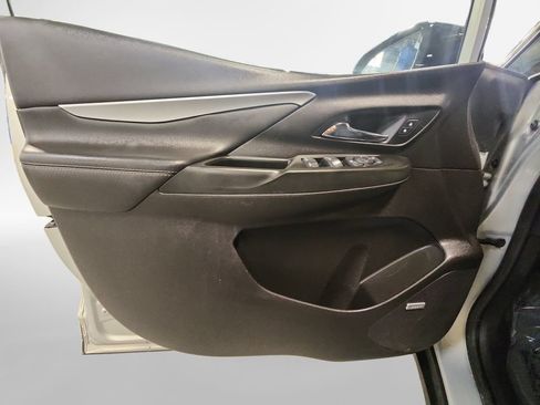 Used 2022 Chevrolet Bolt LT w/ Infotainment Package FWD image 15