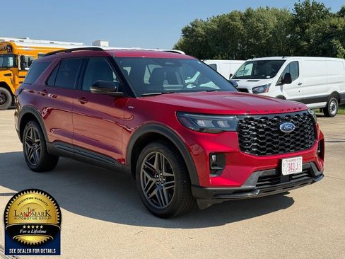 Used 2025 Ford Explorer ST-Line w/ ST-Line Street Pack AWD/4WD image 3
