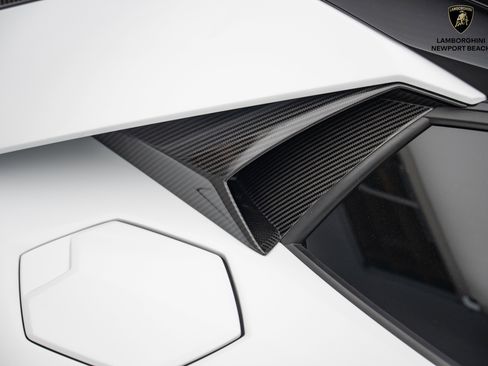 Used 2019 Lamborghini Aventador S image 7