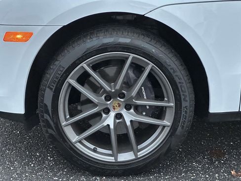 Used 2023 Porsche Macan Turbo image 9