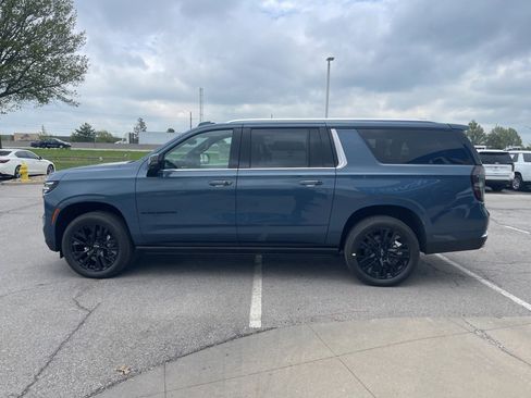New 2025 Chevrolet Suburban Premier image 6