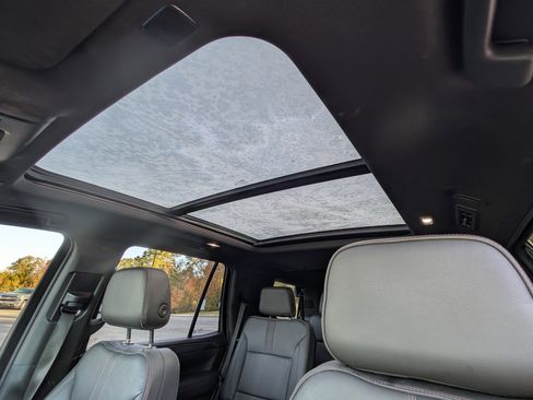 Used 2022 Chevrolet Tahoe RST w/ Luxury Package image 16