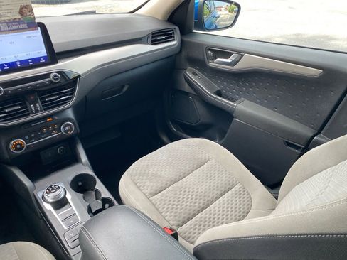 Used 2020 Ford Escape SE image 17