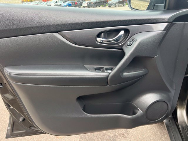 Used 2017 Nissan Rogue SV AWD/4WD image 20