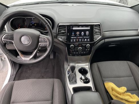 Used 2022 Jeep Grand Cherokee Laredo E AWD/4WD image 15