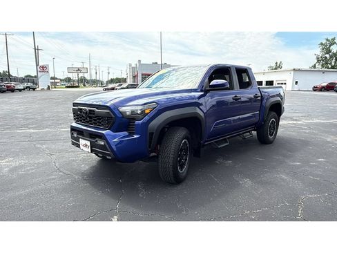 Used 2024 Toyota Tacoma TRD Off-Road w/ TRD Off Road Upgrade Package AWD/4WD image 3