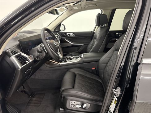 Used 2025 BMW X7 xDrive40i w/ Premium Package image 5