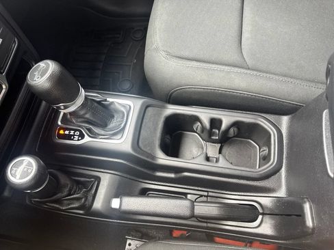 Used 2018 Jeep Wrangler Sport AWD/4WD image 21