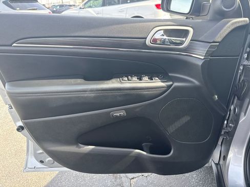 Used 2021 Jeep Grand Cherokee Limited image 15