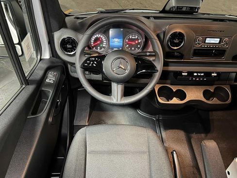 Used 2025 Mercedes-Benz Sprinter 2500 image 34