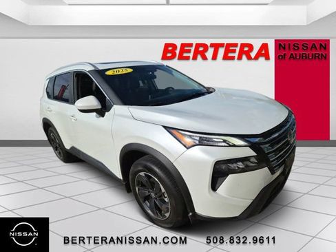 Used 2025 Nissan Rogue SV w/ SV Premium Package AWD/4WD image 4