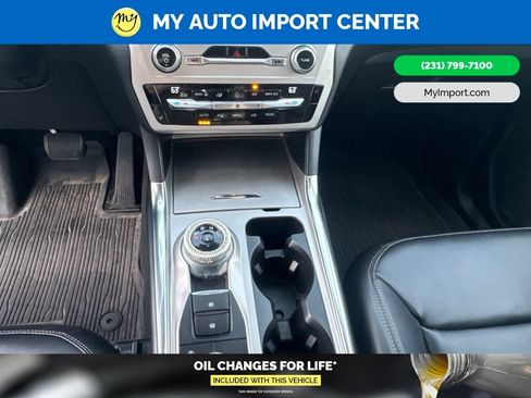 Used 2021 Ford Explorer XLT w/ Equipment Group 202A AWD/4WD image 18