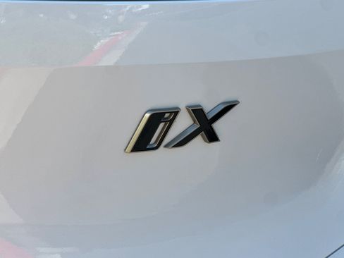 Used 2025 BMW iX M60 image 40
