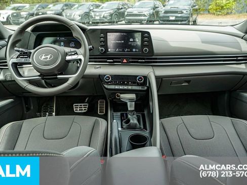 Used 2025 Hyundai Elantra Sport image 25