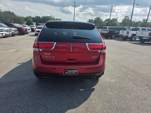 Used 2012 Lincoln MKX FWD image 3