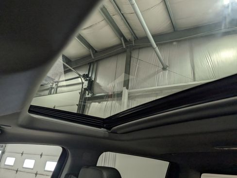 Used 2024 GMC Sierra 1500 SLT w/ SLT Premium Plus Package image 27