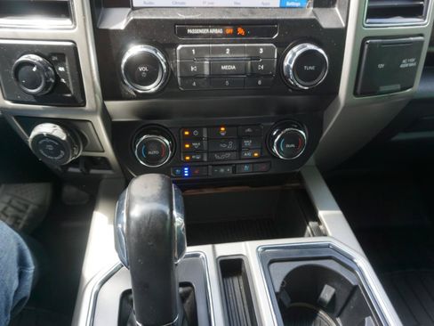 Used 2019 Ford F150 Lariat w/ Trailer Tow Package AWD/4WD image 22