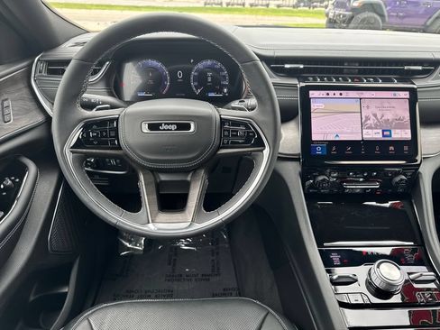 Used 2023 Jeep Grand Cherokee Overland AWD/4WD image 20