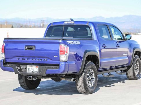 Certified 2022 Toyota Tacoma TRD Off-Road image 6