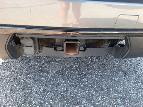 Used 2021 Chevrolet Tahoe Z71 w/ Z71 Off-Road Package image 27