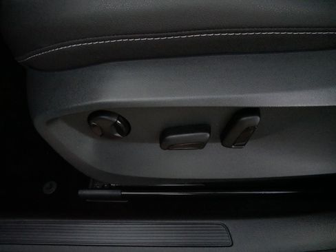 Used 2025 Volkswagen Taos SE image 20