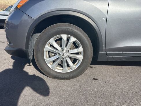 Used 2015 Nissan Rogue SV w/ SV Family Package image 9