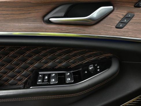 Used 2022 Jeep Grand Cherokee Summit w/ Advanced Protech Group IV image 18