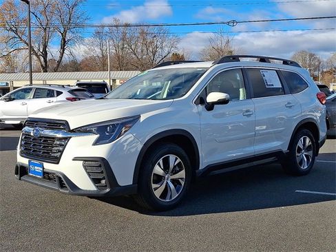 Used 2023 Subaru Ascent Premium w/ Convenience Package image 3