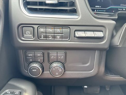 Used 2023 Chevrolet Tahoe Premier w/ Premium Package 2 AWD/4WD image 19
