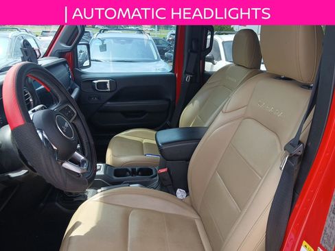 Used 2018 Jeep Wrangler Unlimited Sahara w/ Uconnect 4C Nav & Sound Group AWD/4WD image 10