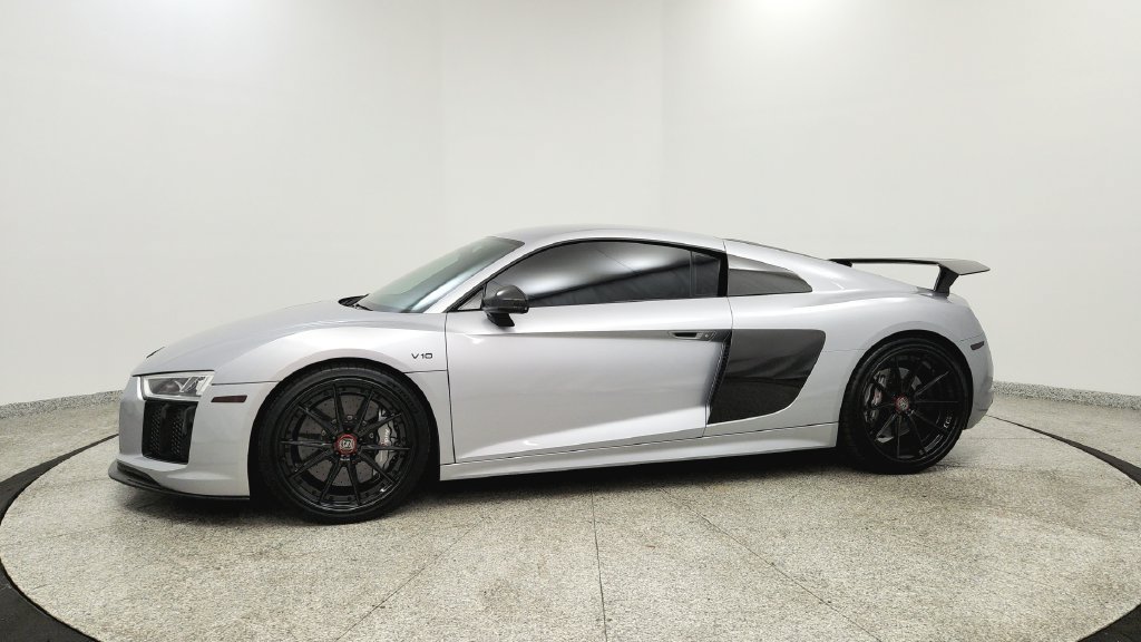 Used 2017 Audi R8 V10 plus AWD/4WD image 2