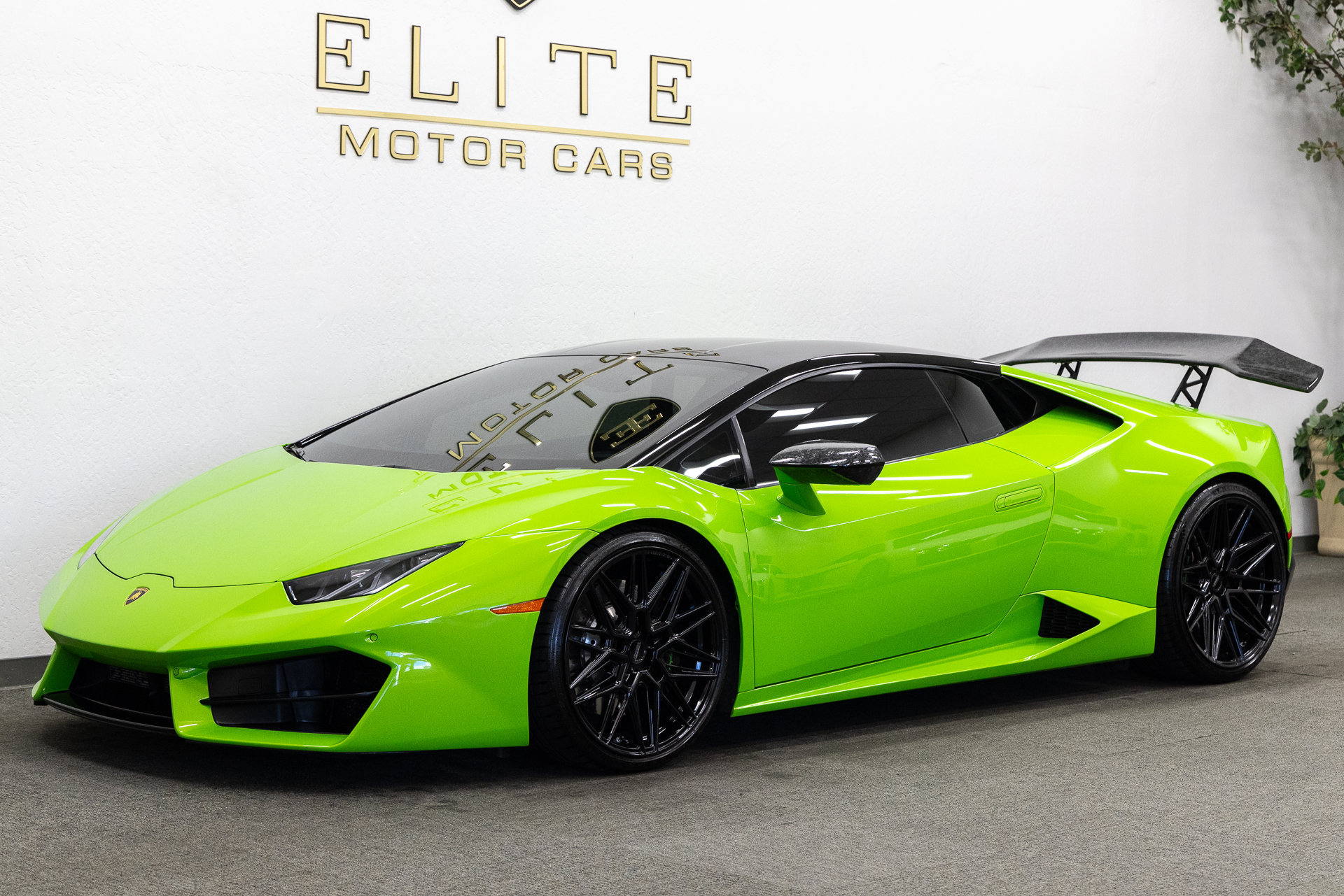 Used 2018 Lamborghini Huracan LP 580-2 RWD image 1