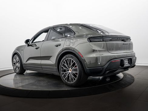 Certified 2025 Porsche Macan 4S Electric AWD/4WD image 3