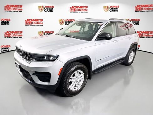 Used 2023 Jeep Grand Cherokee Laredo w/ Luxury Tech Group I AWD/4WD image 14
