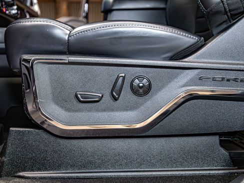 Used 2025 Ford F450 Platinum w/ FX4 Off-Road Package image 25