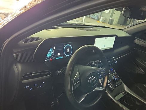 Used 2023 Hyundai Palisade Calligraphy image 9