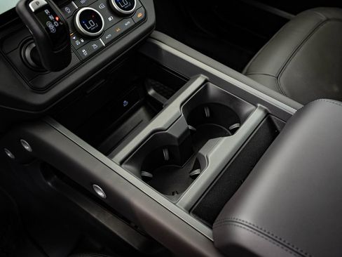 New 2026 Land Rover Defender 110 X-Dynamic SE image 31