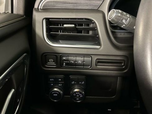 Used 2023 GMC Yukon SLT image 27