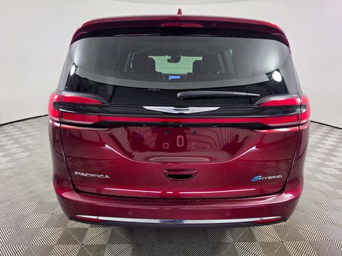 Used 2022 Chrysler Pacifica Limited w/ Uconnect Theater Family Group FWD image 6