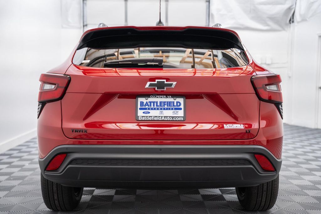New 2026 Chevrolet Trax LT w/ Sunroof Package FWD image 6