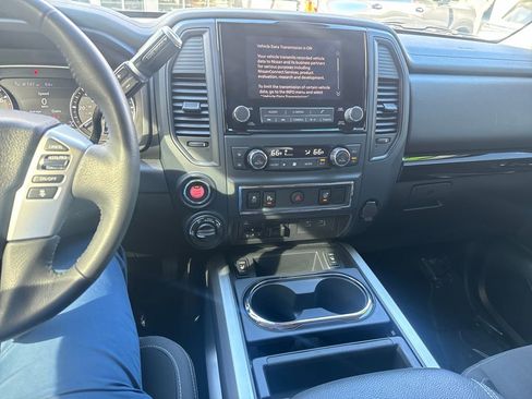 Used 2024 Nissan Titan SV w/ SV Convenience Package image 18