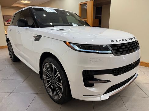 Used 2025 Land Rover Range Rover Sport Dynamic SE AWD/4WD image 2