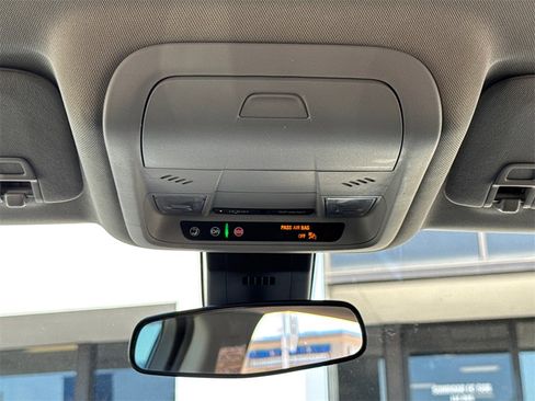 Used 2021 Chevrolet Equinox LT image 23