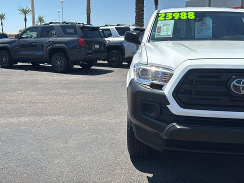 Used 2018 Toyota Tacoma SR RWD image 3