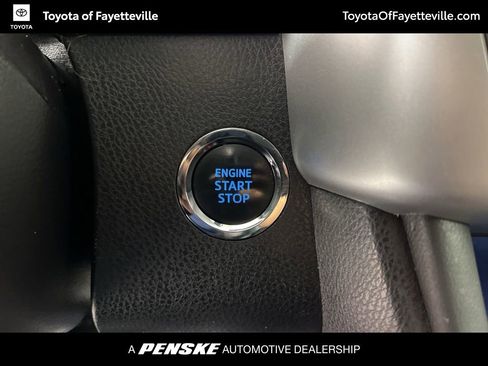 Used 2017 Toyota Highlander SE image 36