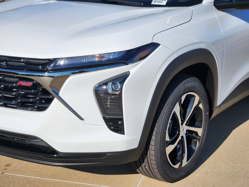 New 2026 Chevrolet Trax RS w/ Sunroof Package FWD image 6