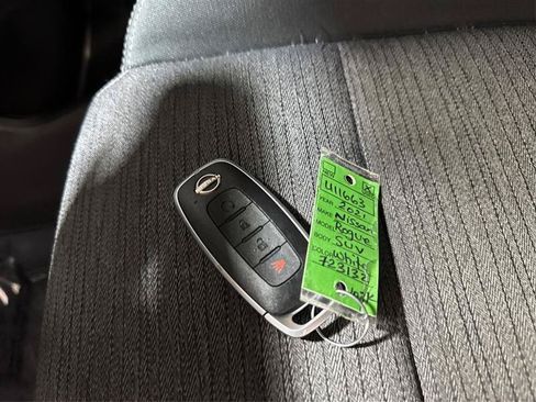 Used 2021 Nissan Rogue SV FWD image 28
