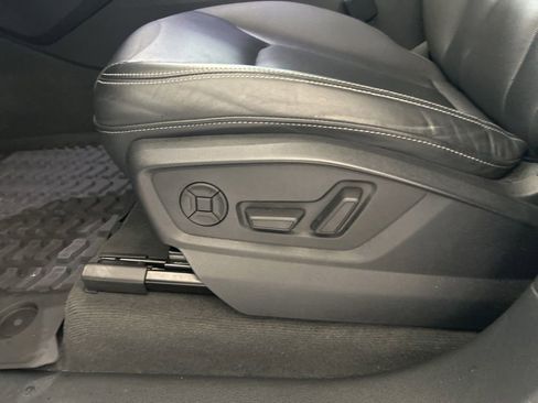 Used 2019 Audi Q8 Premium Plus image 45