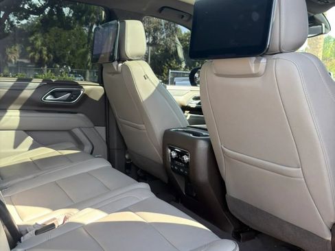 Used 2021 GMC Yukon XL SLT w/ Rear Media and Nav Package AWD/4WD image 15